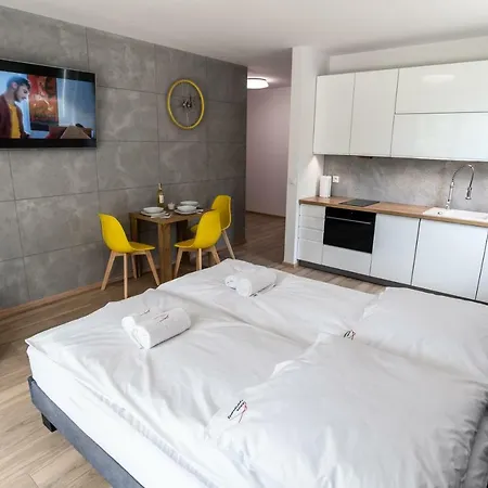 Amira W Kompleksie Piano *